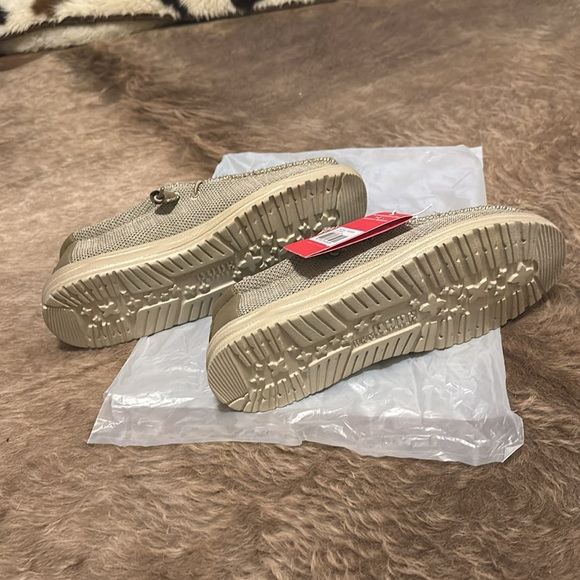 Hey dude wally Sox - Picture 4 of 4